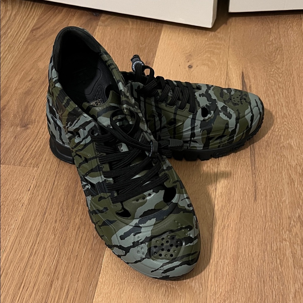 Men’s Crosskix Water Shoes Sz 10 NWT